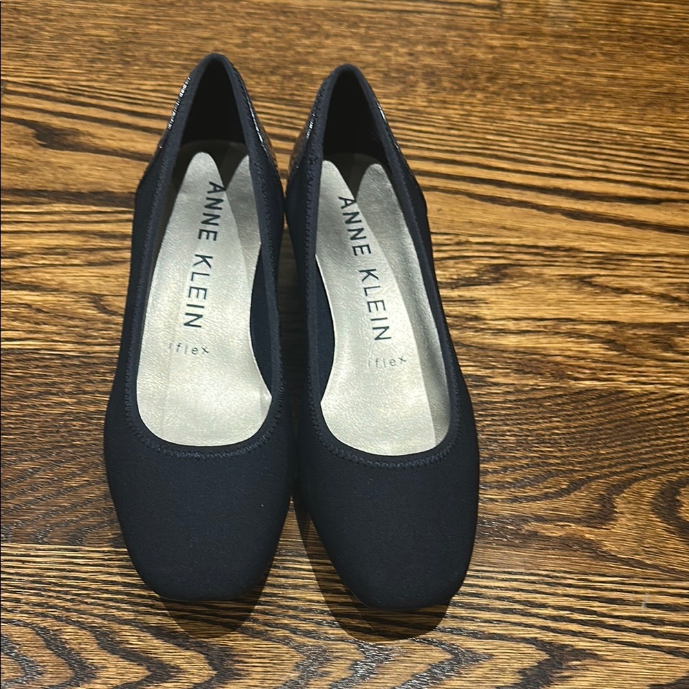 Anne Klein i flex Women's navy wedges